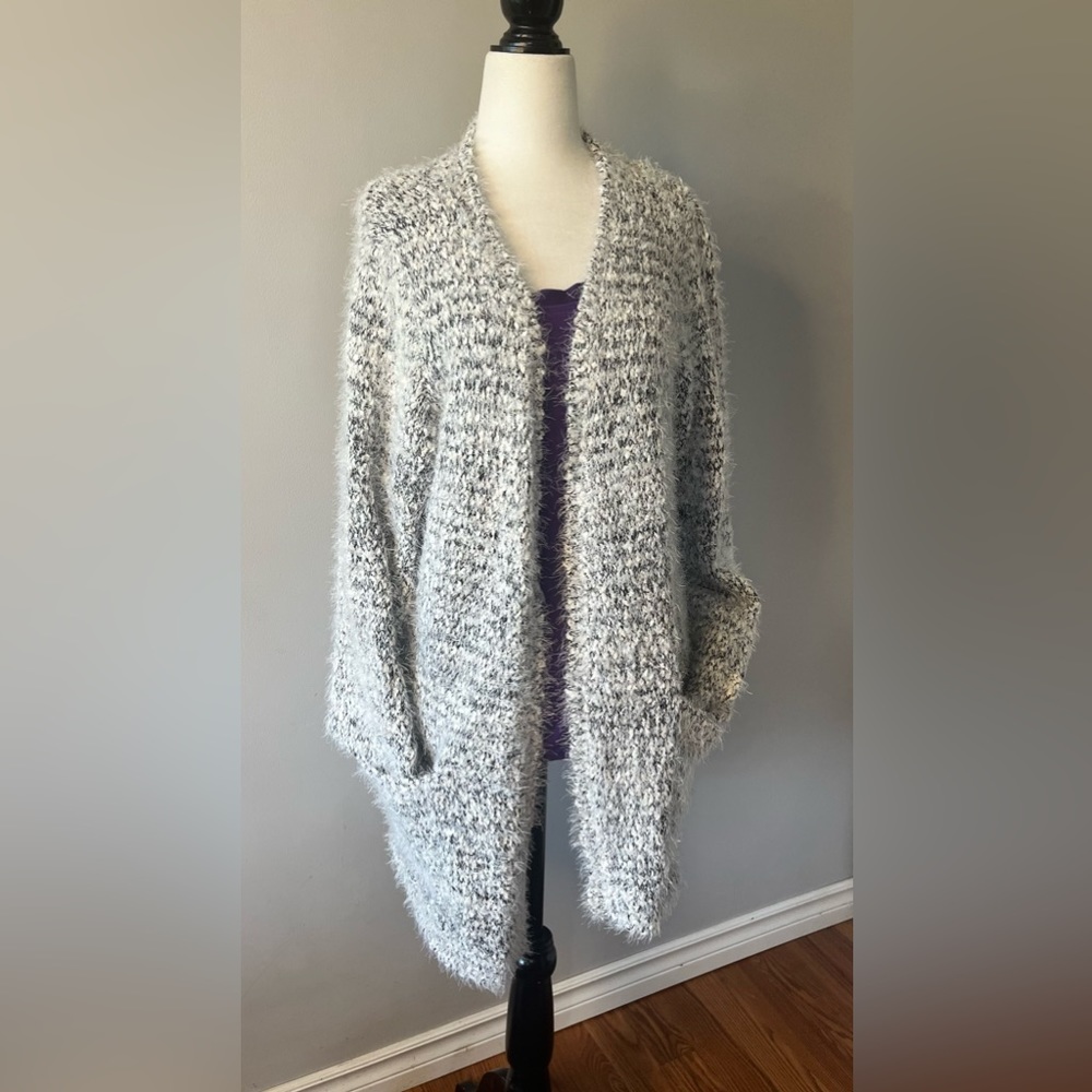 Womans’s Extra Cozy Sweater w/  Pockets/ open Front!